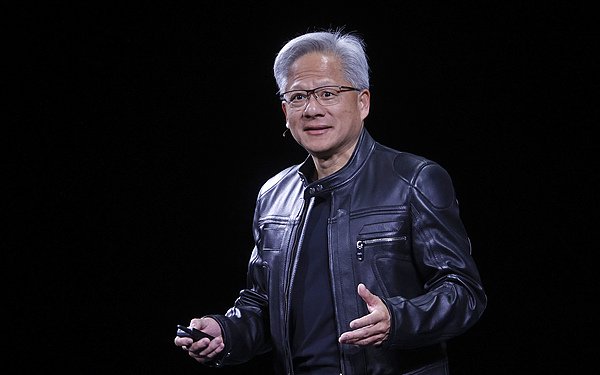 黄仁勋访华求合作，却遭美国两党参议员警告