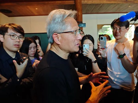 黄仁勋回应争议，英伟达在中美博弈中找到微妙平衡