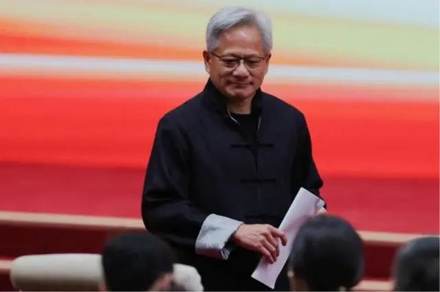 别总盯着黄仁勋的皮衣